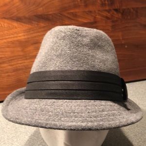 NO BRAND NAME FIDORA WITH BLACK TRIM